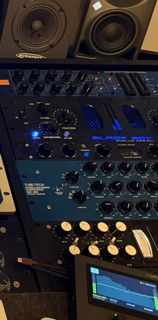 Outboard rack in the Frankfurt mastering room