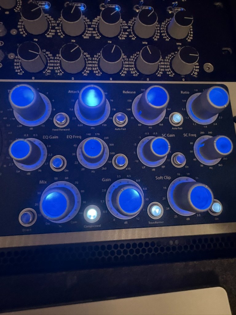 Elysia mastering compressor front panel